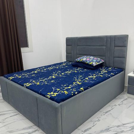 Homestay Private Room With Attached Washroom In Villa In Ajman Exterior photo