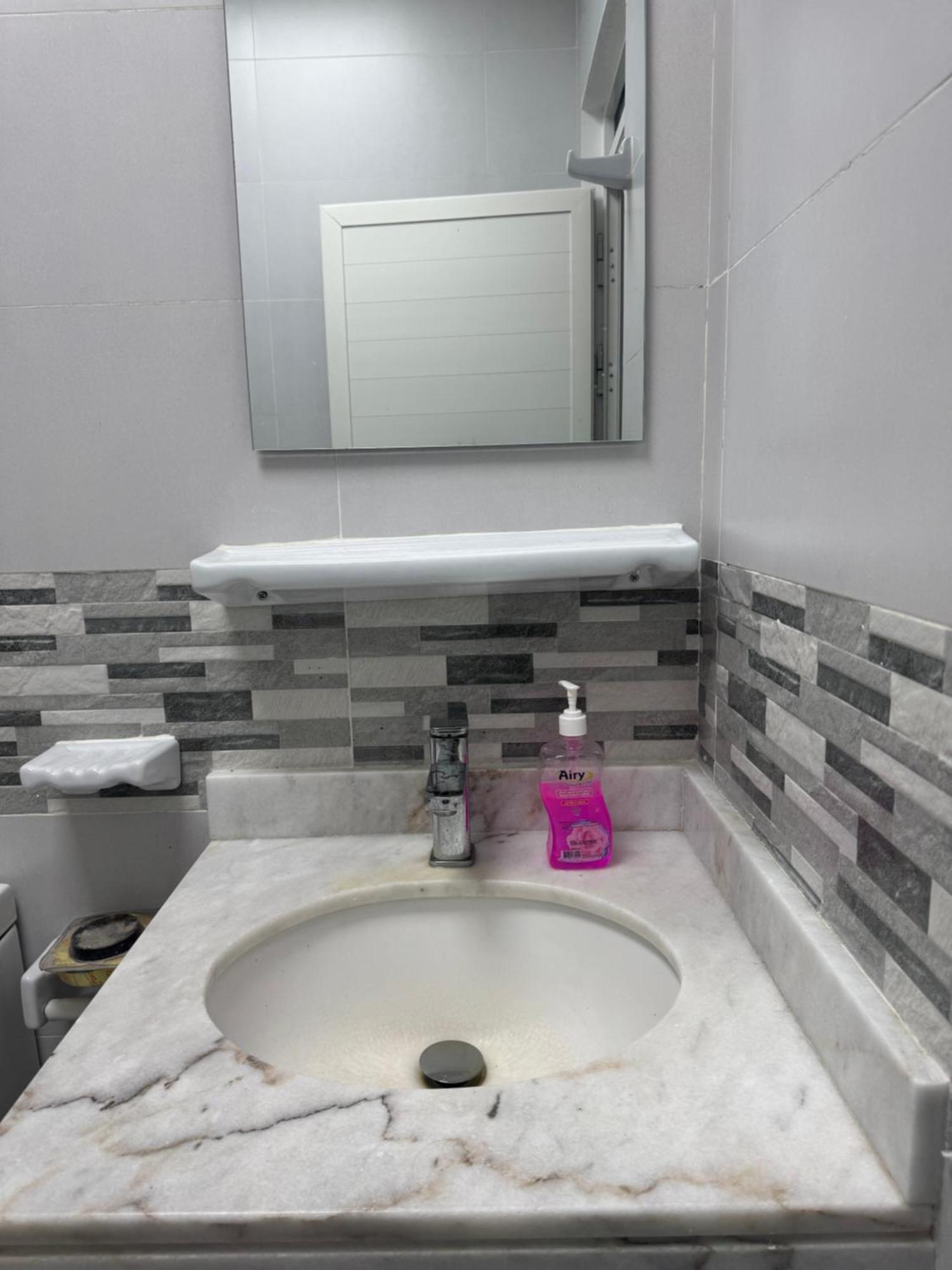 Homestay Private Room With Attached Washroom In Villa In Ajman Exterior photo